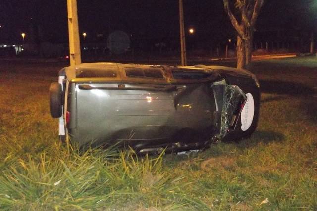 Veículo capota no perímetro urbano da BR 364 em Vilhena e deixa mulheres feridas