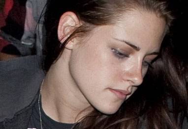 Kristen Stewart segue arrasada e não toma banho há dias