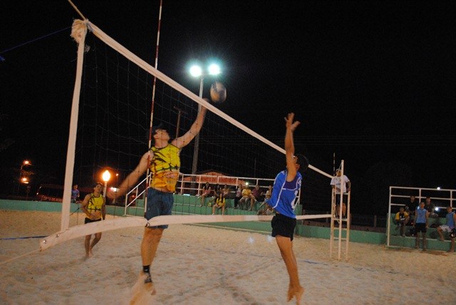 Mais uma rodada do1º Open de Vôlei de Areia aconteceu ontem na arena da praça 