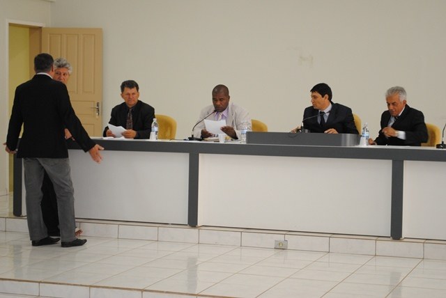 Vereadores agora querem investigar “burrada” que eles mesmos fizeram