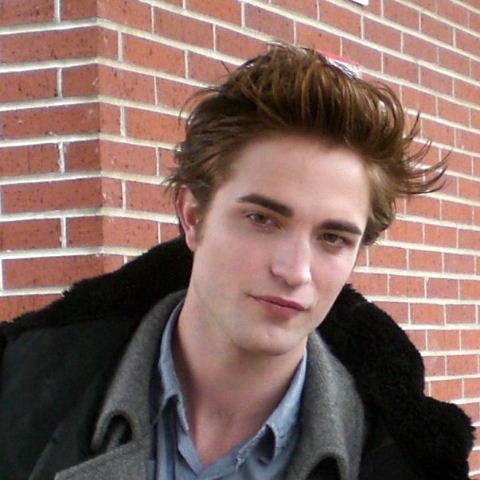 "Não estou interessado em vender minha vida pessoal", diz Robert Pattinson