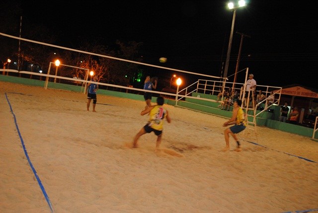 Rodada de ontem do 1º Open de Vôlei de Areia definiu semifinalistas 