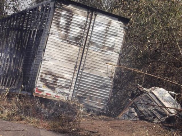 Caminhão que saiu de Vilhena se envolve em acidente: dois morrem carbonizados