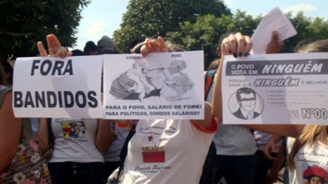 Enquanto vilhenenses se calam, estudantes de Rolim protestam contra vereadores