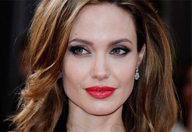 Angelina Jolie teria cancelado casamento por causa de foto de Brad Pitt