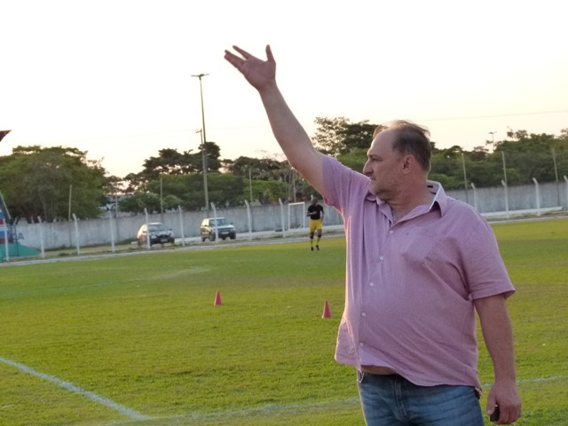 Treinador acusa presidente do VEC de fazer pressão para conseguir dinheiro