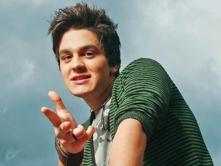 Luan Santana fatura alto, mas já teria doado R$ 2 milhões para a caridade
