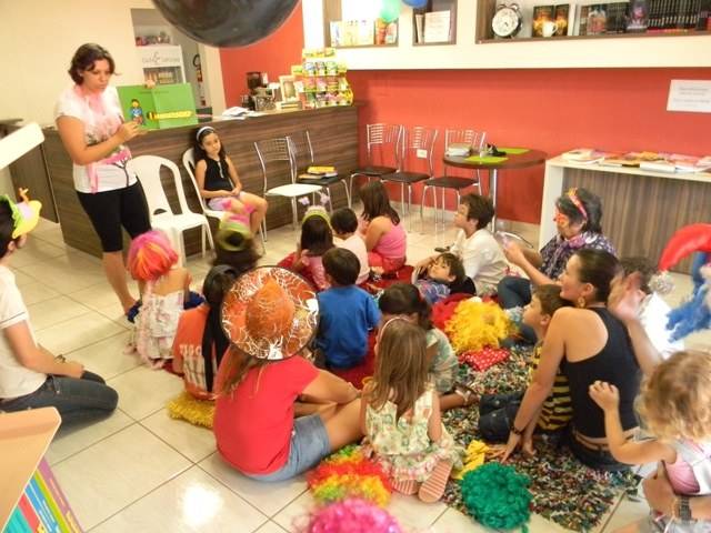 Livraria promove contação de histórias e atividades culturais neste sábado