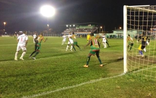 Com gol contra, VEC cede empate aos 47 minutos do 2º tempo ao Sampaio Corrêa