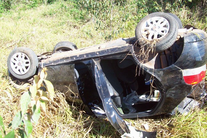 MOTORISTA DORME E CARRO CAPOTA