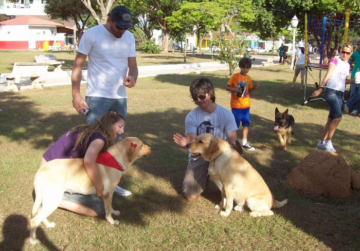 100 CÃES PARTICIPAM DA 4ª CÃOMINHADA