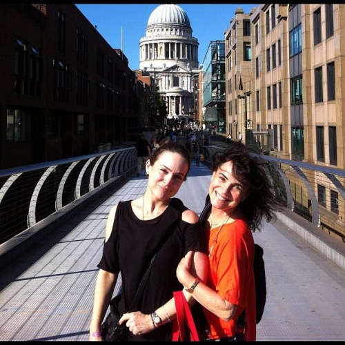 Regina e Gabriela Duarte posam em Veneza e relembram novela