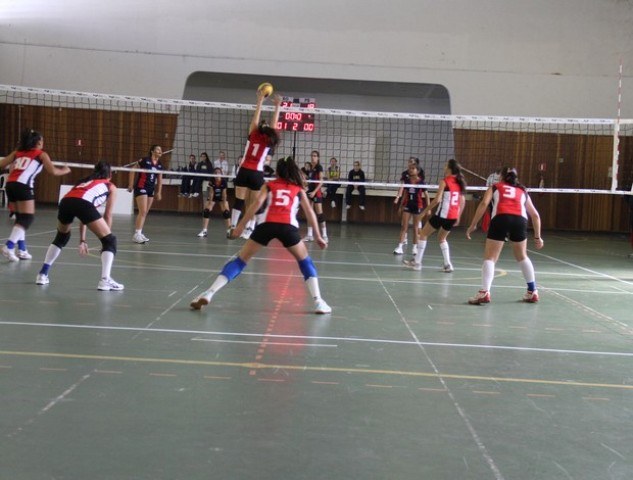 Meninas do volei de Cerejeiras vão disputar ouro nas Olimpíadas Escolares em MG