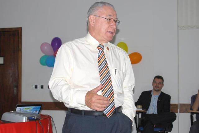 DONO DA GAZIN DOA CALCINHAS E COBRA CAFÉ DOS EMPREGADOS