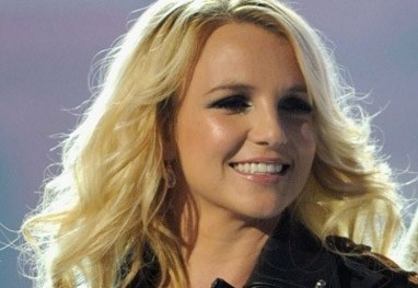 Britney Spears deixa de ver os filhos para curtir o noivo
