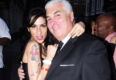 Família homenageia Amy Winehouse no dia de seu aniversário