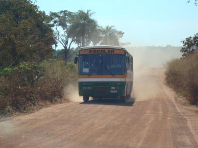MP exige e prefeito se compromete em melhor transporte escolar em Corumbiara