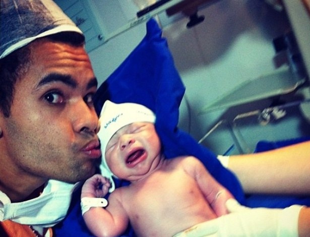 Nasce Bruno Lucas, filho de Dentinho e Mulher Samambaia