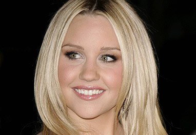 Amanda Bynes está furiosa com comentário de Lindsay Lohan sobre ela