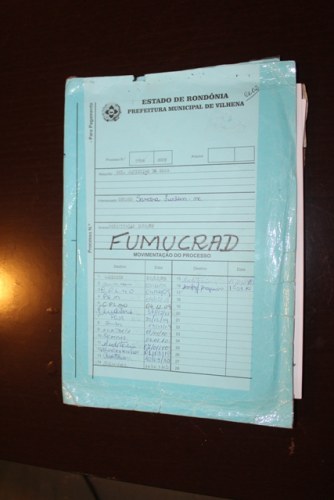 Primeira-dama processa jornal e promete doar indenização para entidades