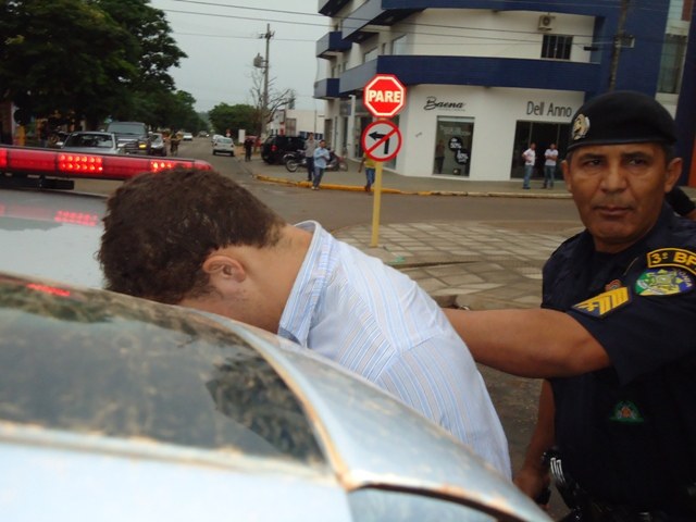 Jovem armado tenta assaltar loja no centro de Vilhena e é capturado pela polícia