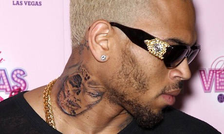 "O senhor não é uma pessoa comum", diz juíza a Chris Brown