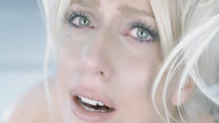 Lady Gaga diz que opinião do Papa sobre o casamento gay não importa