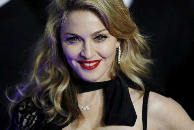 "Temos um negro muçulmano na Casa Branca", diz Madonna ao defender Obama