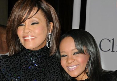 Filha de Whitney Houston sofre acidente de carro