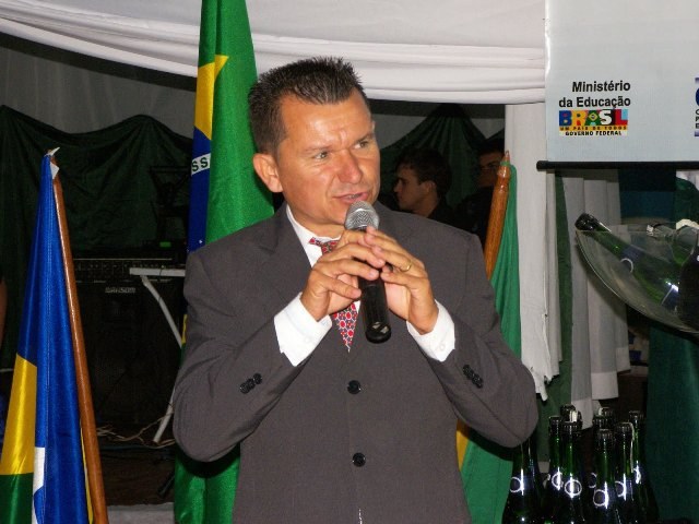 Juíza suspende pesquisa “fria” usada por prefeito como propaganda eleitoral 