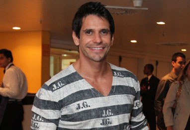 Alexandre Barillari curte show tributo a Michael Jackson